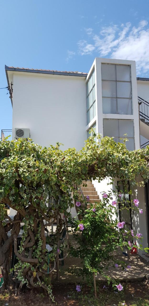 Apartments Radulovic อุลซิน ภายนอก รูปภาพ